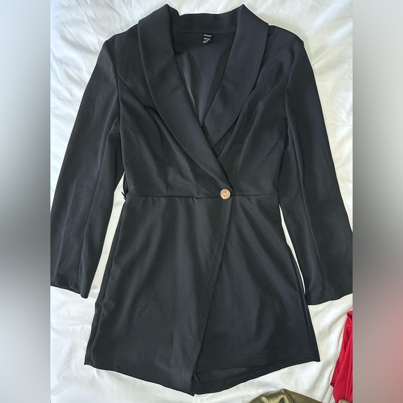 SHEIN BAE Button Detail Wrap Romper Black Size Small - Picture 3 of 3